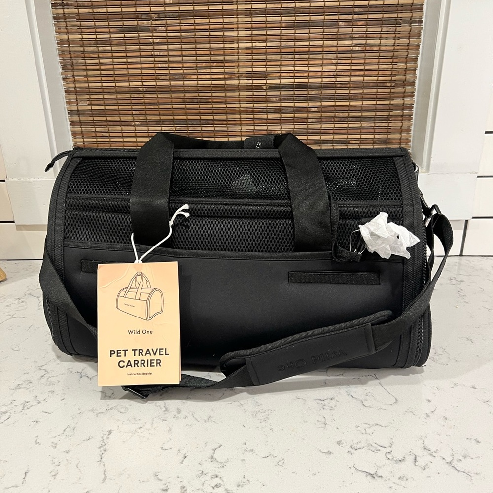 Wild One Pet Travel Carrier For Dogs (up to 16 lbs) Black NEW 17.5" X 11" X 10"